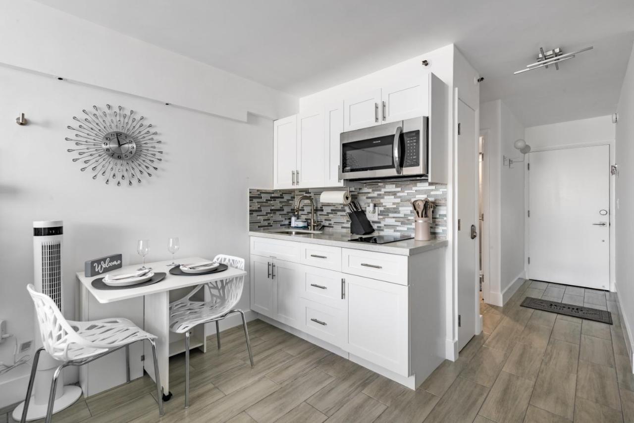Appartamento Newly Renovated Oceanfront Studio W/ Balcony - Daytona Beach Esterno foto