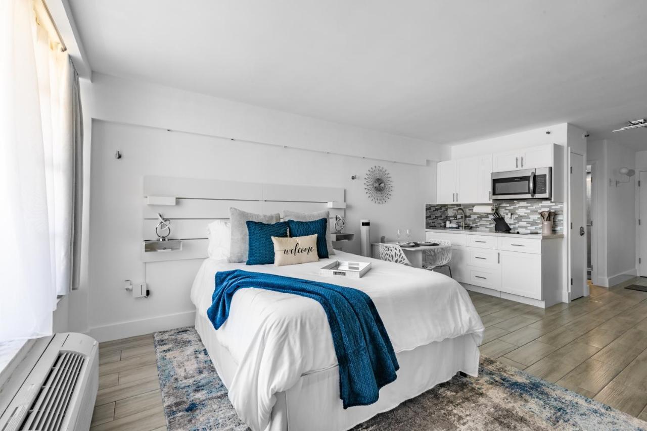Appartamento Newly Renovated Oceanfront Studio W/ Balcony - Daytona Beach Esterno foto