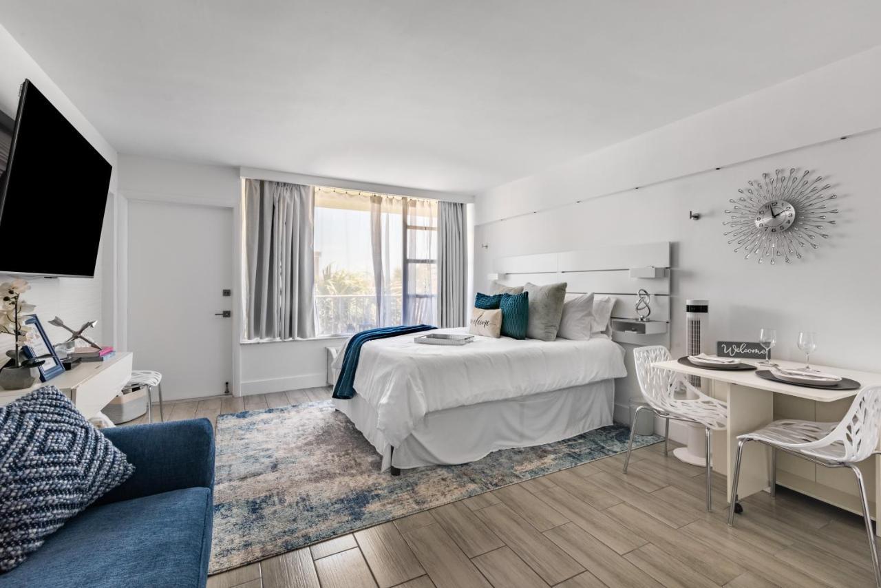 Appartamento Newly Renovated Oceanfront Studio W/ Balcony - Daytona Beach Esterno foto