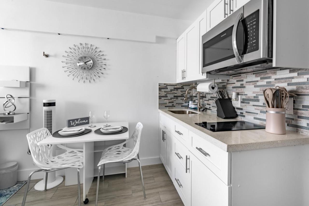 Appartamento Newly Renovated Oceanfront Studio W/ Balcony - Daytona Beach Esterno foto