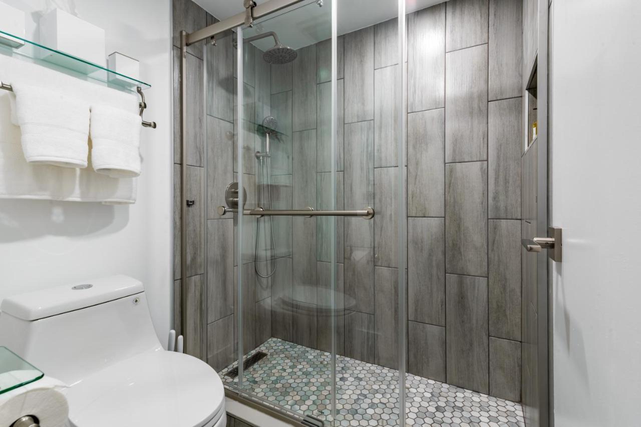 Appartamento Newly Renovated Oceanfront Studio W/ Balcony - Daytona Beach Esterno foto